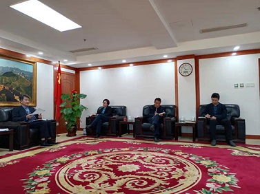 天空体育在线组织专题学习研讨